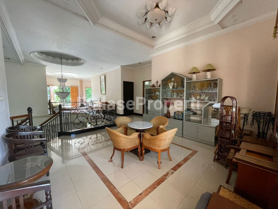 Foto properti Dijual Rumah Di Manyar Jaya 3