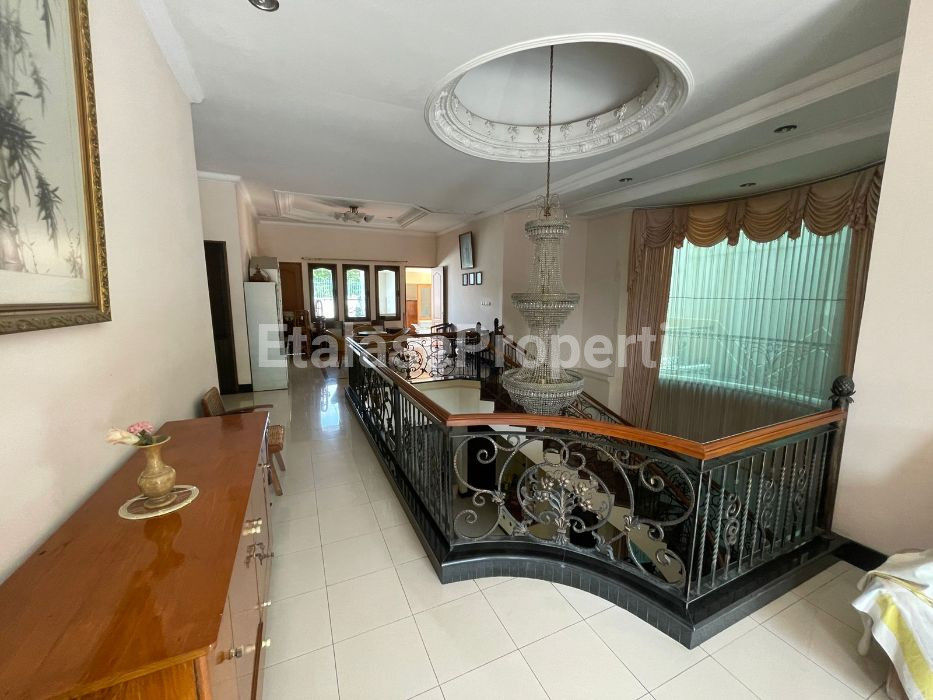 Foto properti Dijual Rumah Di Manyar Jaya 4