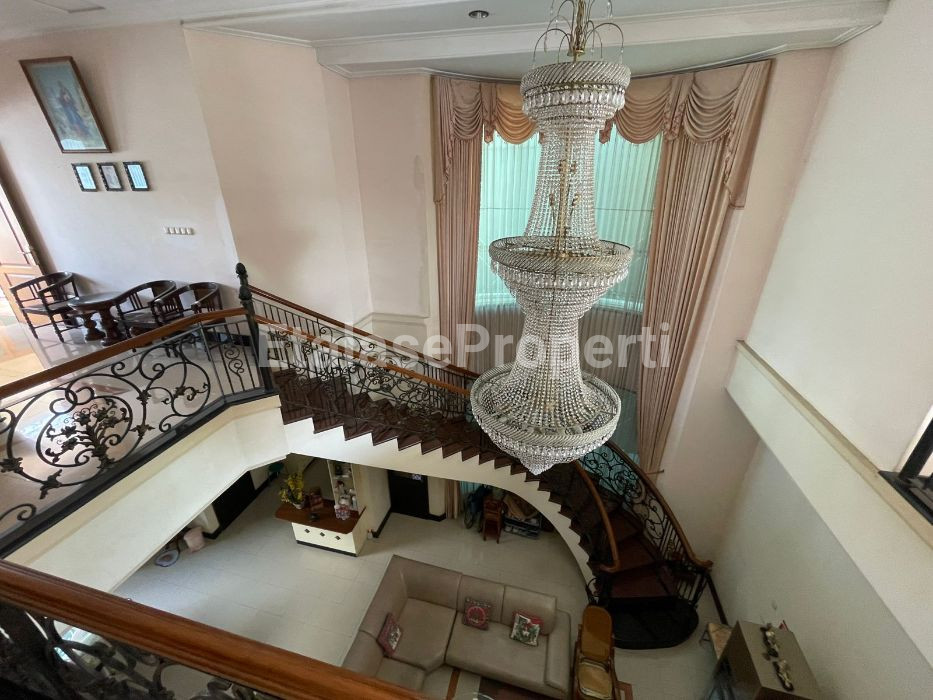 Foto properti Dijual Rumah Di Manyar Jaya 5