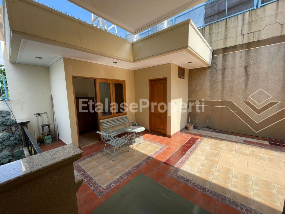 Foto properti Dijual Rumah Di Manyar Jaya 8