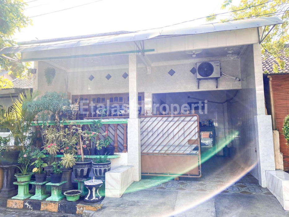 Foto properti Dijual Rumah Strategis Tanjung Perak Dekat Pelabuhan Dan Pusat Kota 2