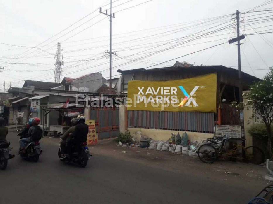 Foto properti Jual Cepat Rumah Luas Di Raya Petemon 1