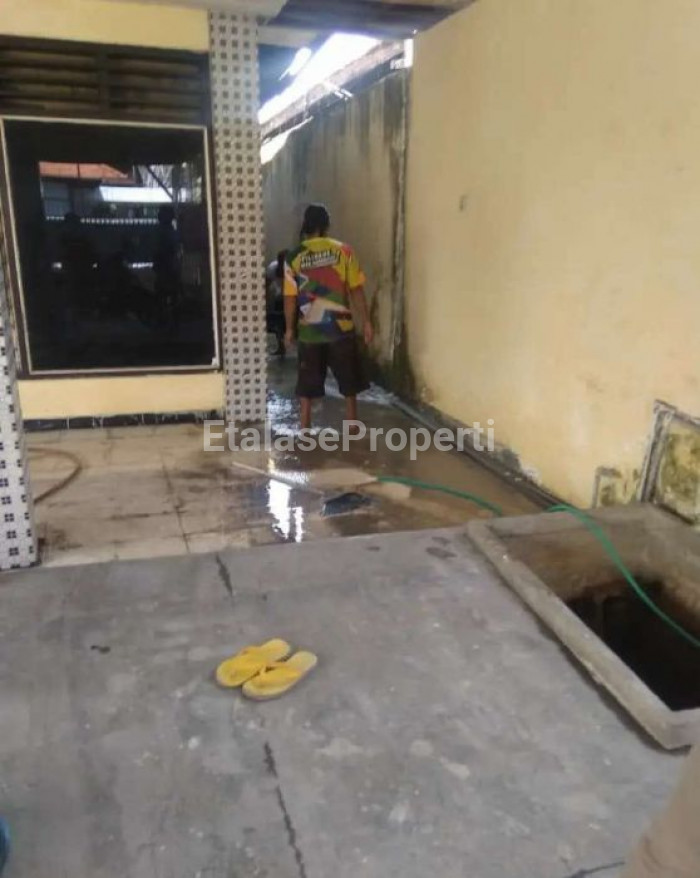 Foto properti Jual Cepat Rumah Luas Di Raya Petemon 2
