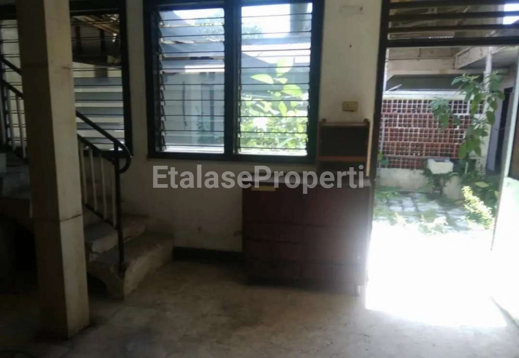 Foto properti Jual Cepat Rumah Luas Di Raya Petemon 4