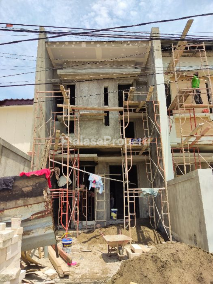 Foto properti Dijual Rumah Manyar Jaya Baru Gress 2 Lantai 5