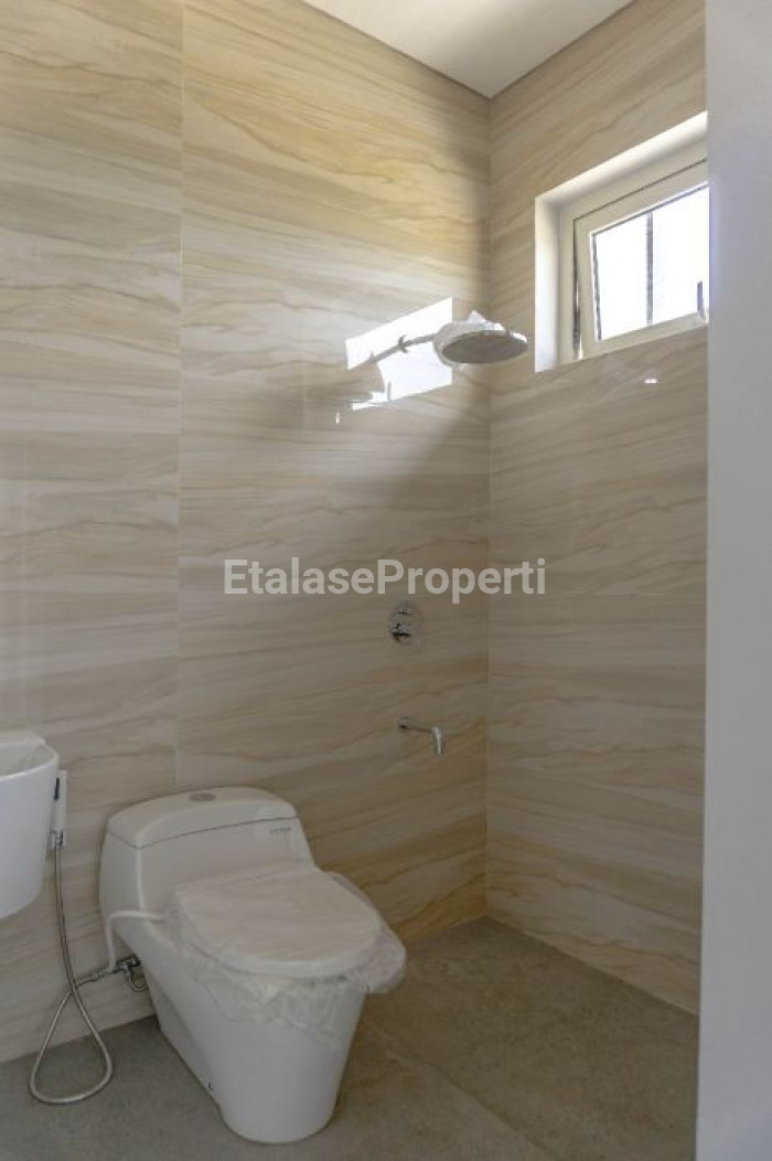 Foto properti Dijual Rumah Lokasi Premium - Citraland 2