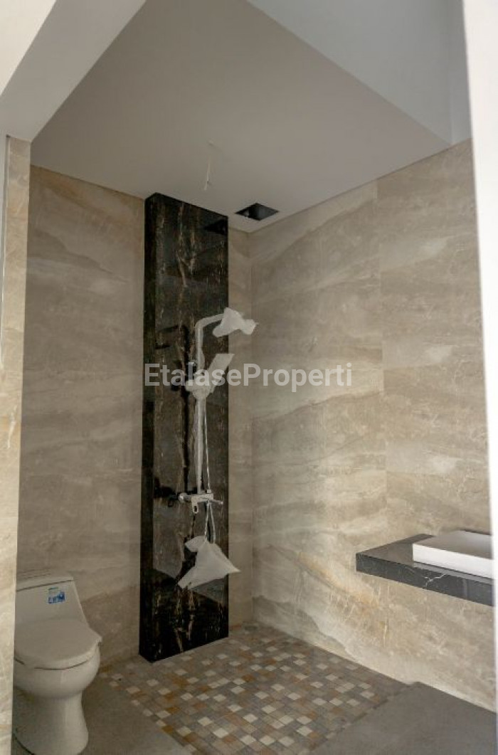 Foto properti Dijual Rumah Lokasi Premium - Citraland 5