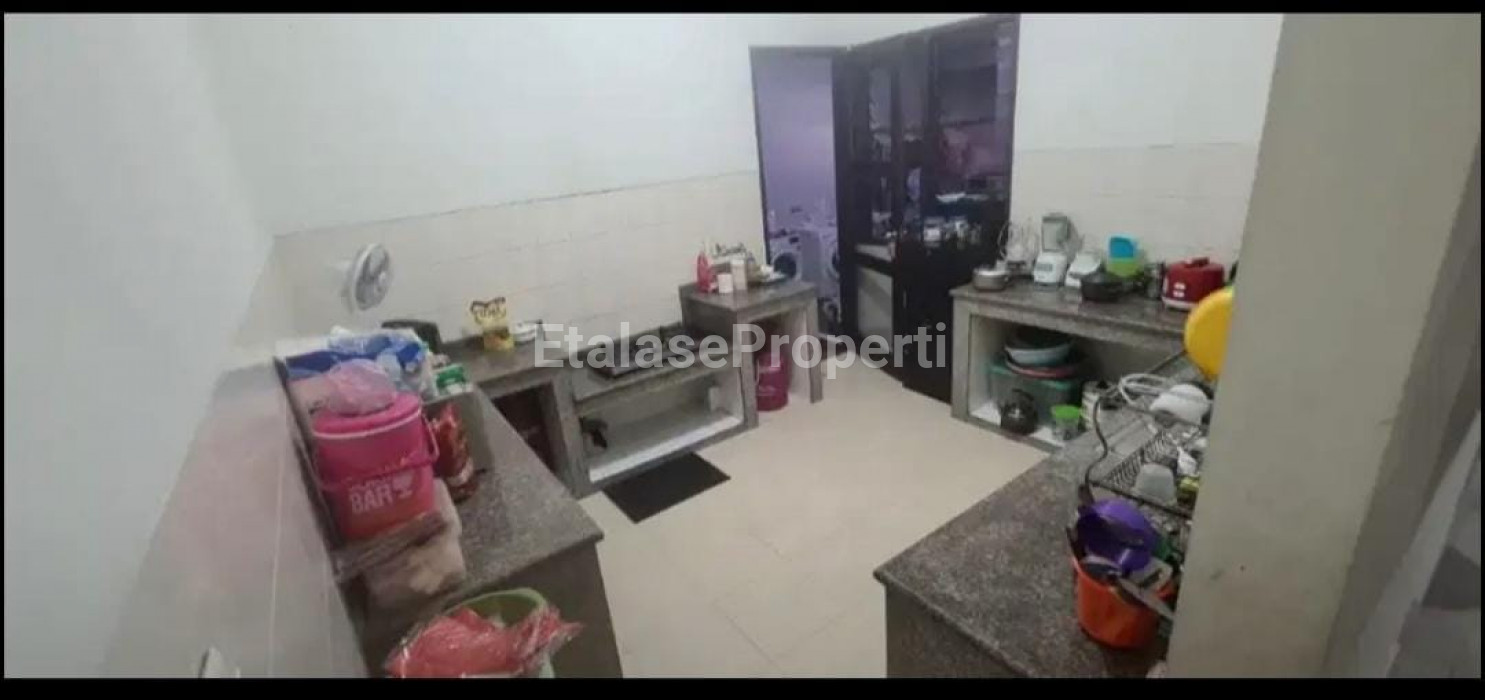Foto properti Dijual Rumah Strategis Di Gayungsari 4