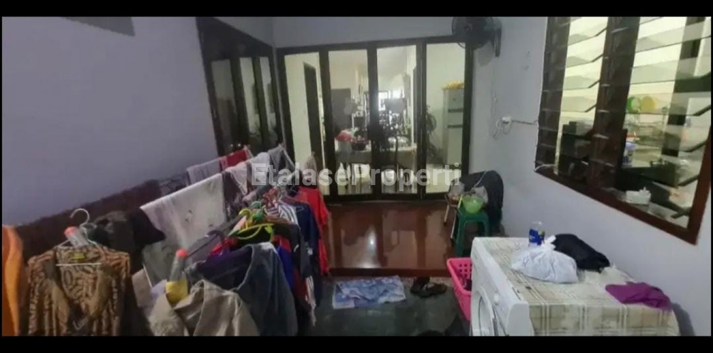 Foto properti Dijual Rumah Strategis Di Gayungsari 5