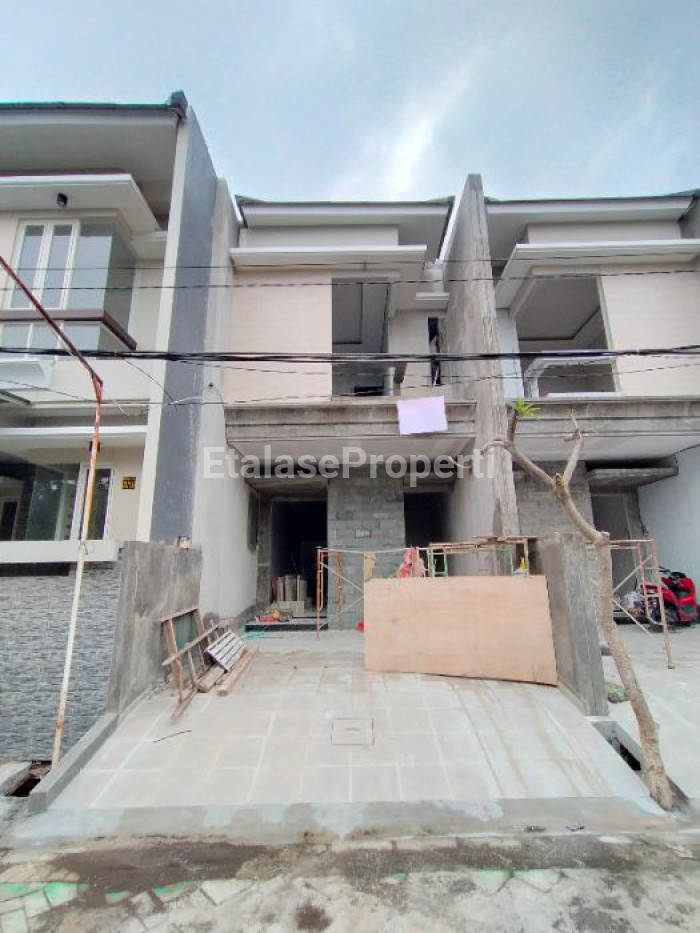 Foto properti Rumah Modern Baru Rungkut Jaya Wonorungkut Utara 15 Menit Dari Galaxy Mall 1