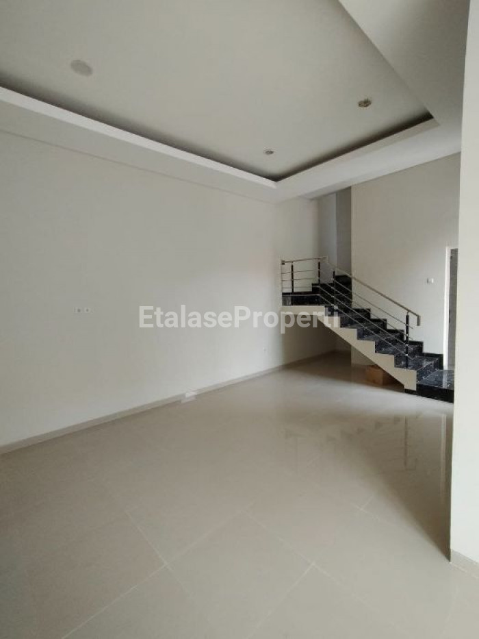 Foto properti Rumah Modern Baru Manyar Indah Tipe Hook Surabaya Timur Pusat Kota 4