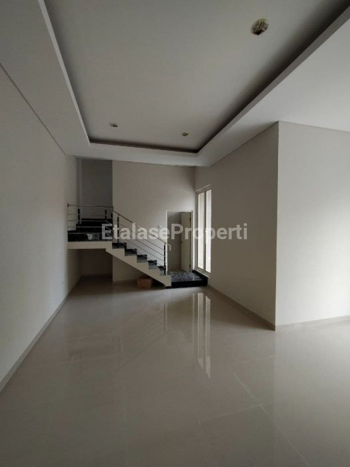 Foto properti Rumah Modern Baru Manyar Indah Tipe Hook Surabaya Timur Pusat Kota 6