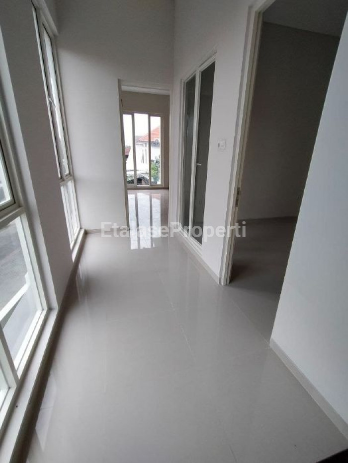Foto properti Rumah Modern Baru Manyar Indah Tipe Hook Surabaya Timur Pusat Kota 7