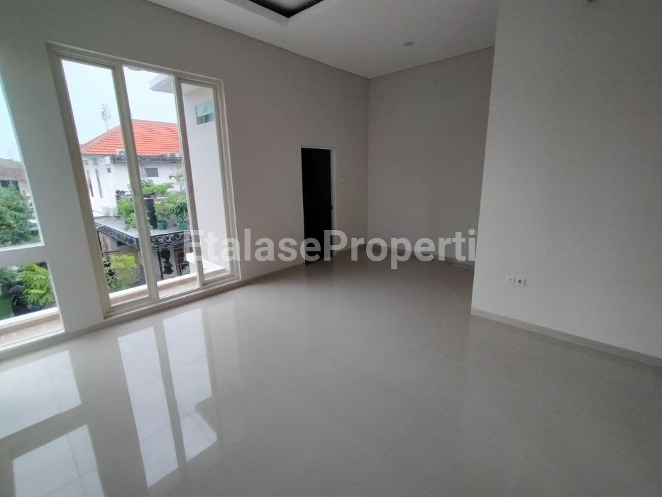 Foto properti Rumah Modern Baru Manyar Indah Tipe Hook Surabaya Timur Pusat Kota 9