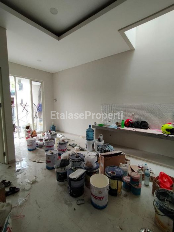 Foto properti Rumah Modern Baru Manyar Indah Tipe C Surabaya Timur Pusat Kota 2