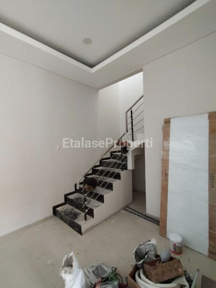 Foto properti Rumah Modern Baru Manyar Indah Tipe C Surabaya Timur Pusat Kota 3