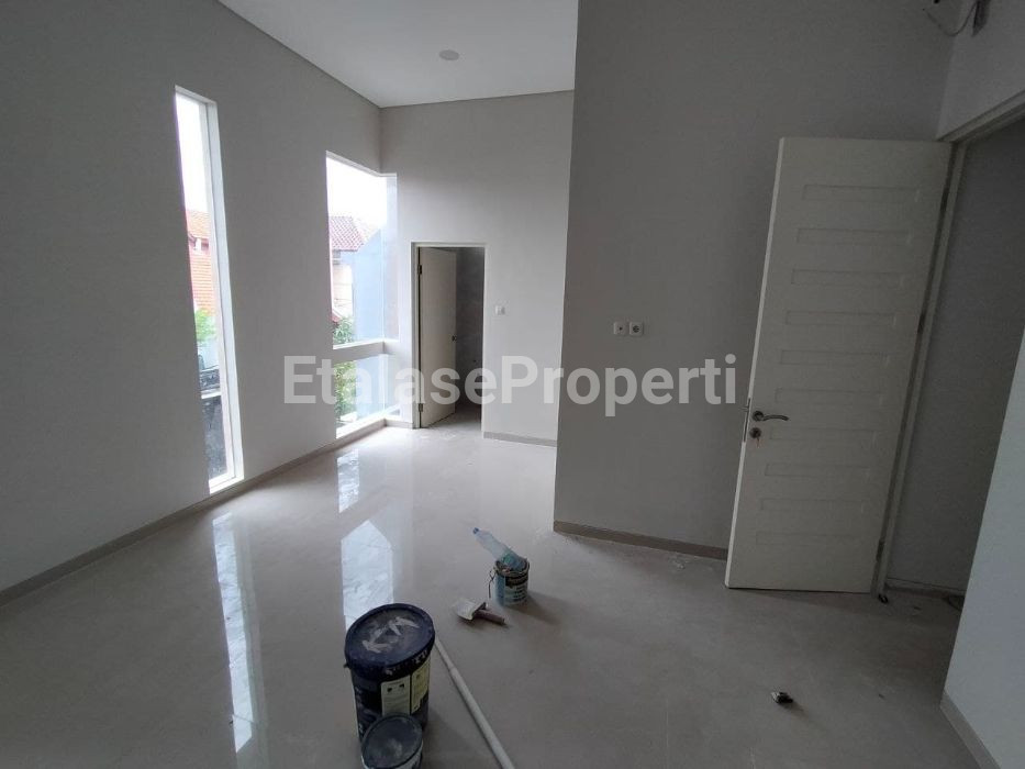 Foto properti Rumah Modern Baru Manyar Indah Tipe C Surabaya Timur Pusat Kota 5