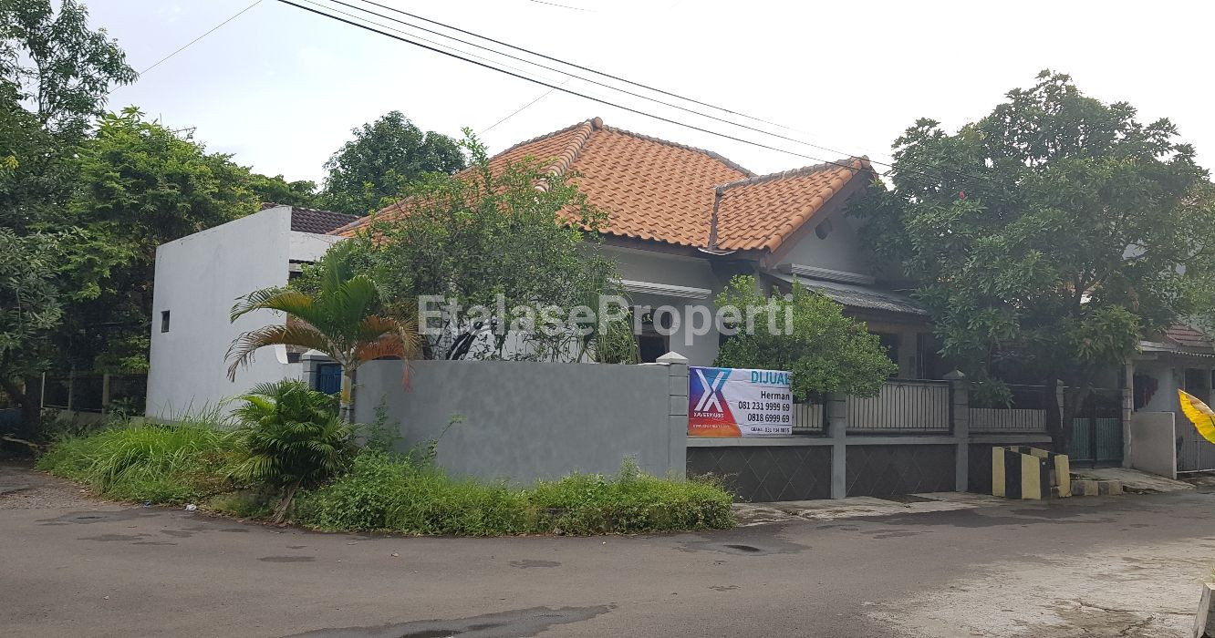 Foto properti Jual Rumah Turun Harga Di Perum Griya Babatan Mukti, Wiyung Surabaya Barat 1