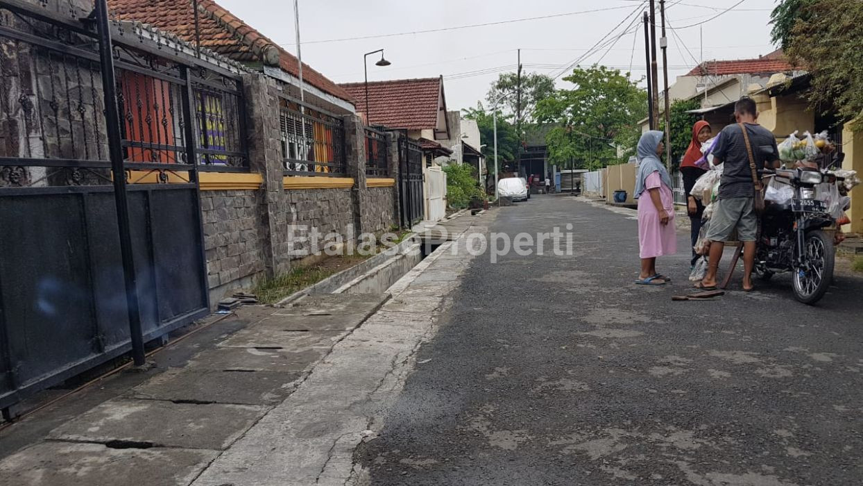 Foto properti Dijual Murah Rumah Lokasi Strategis Dekat Pusat Perdagangan Grosir 2