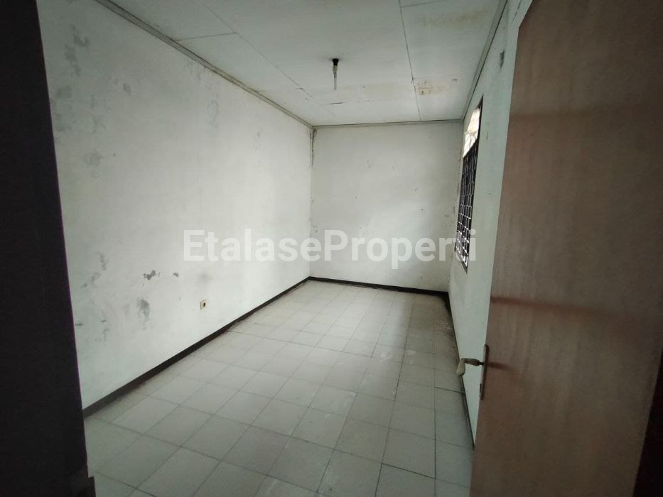 Foto properti Dijual Rumah Sutorejo Tengah 1.5 Lantai Hitung Tanah 2