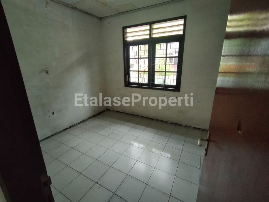Foto properti Dijual Rumah Sutorejo Tengah 1.5 Lantai Hitung Tanah 3