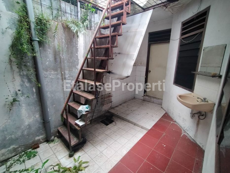 Foto properti Dijual Rumah Sutorejo Tengah 1.5 Lantai Hitung Tanah 5
