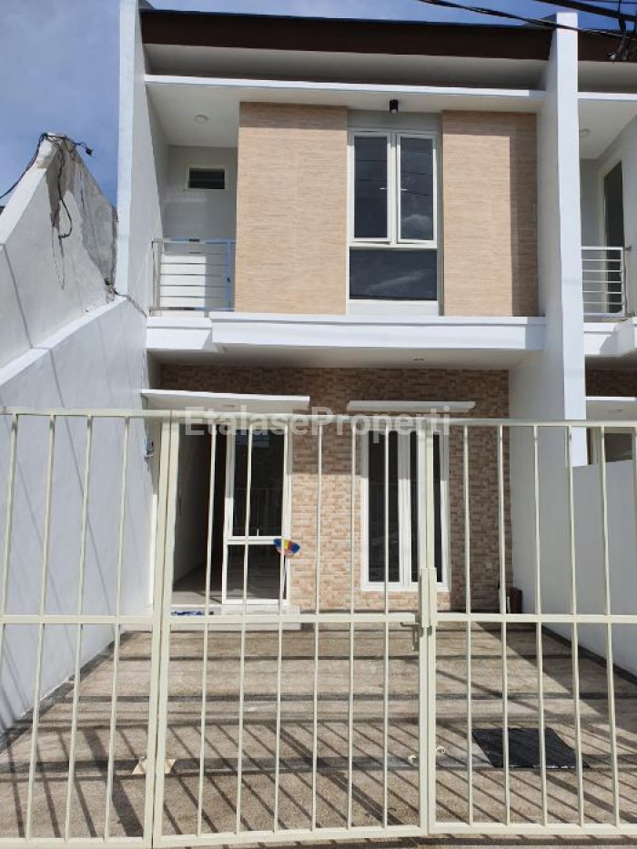 Foto properti Dijual Rumah Baru Di Lebak Indah Utara Surabaya Timur 1