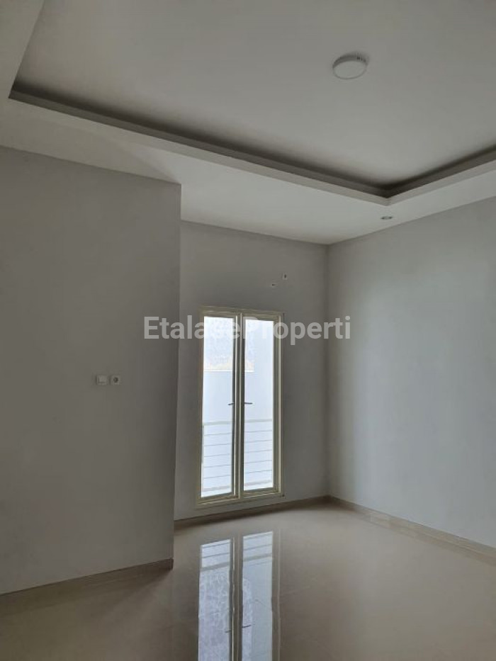 Foto properti Dijual Rumah Baru Di Lebak Indah Utara Surabaya Timur 2