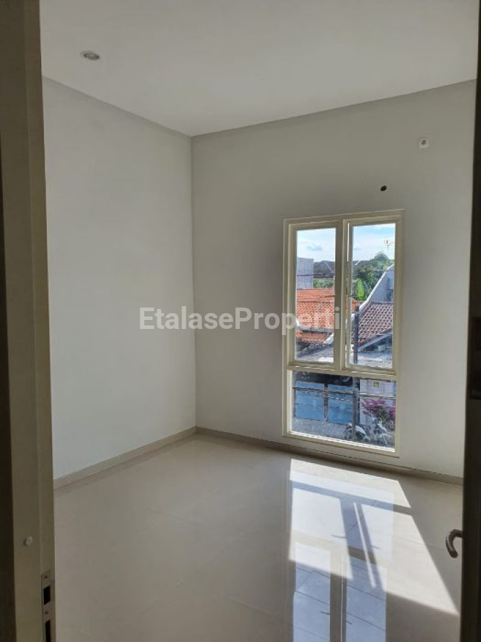 Foto properti Dijual Rumah Baru Di Lebak Indah Utara Surabaya Timur 3