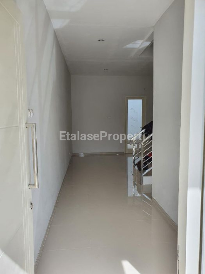 Foto properti Dijual Rumah Baru Di Lebak Indah Utara Surabaya Timur 4