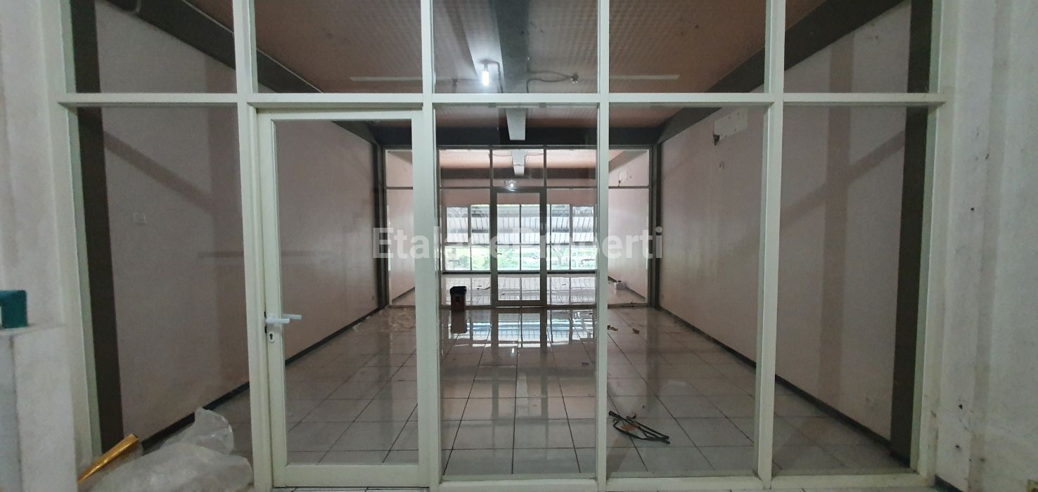 Foto properti Langka Sewa Ruko Plaza Graha Family Hadap Jalan Raya 1