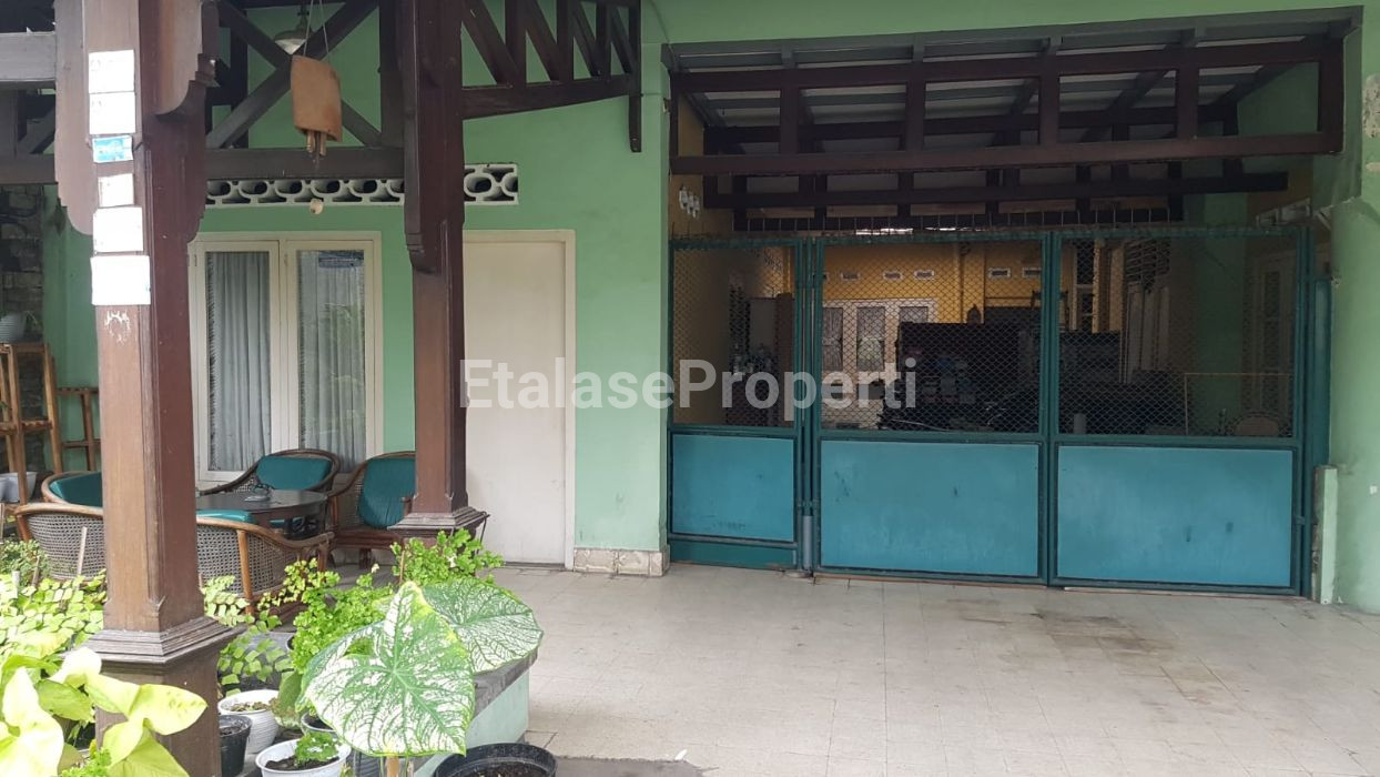 Foto properti Rumah Siap Huni Lokasi Sangat Strategis Di  Jalan Prapanca Pusat Kota Surabaya 1