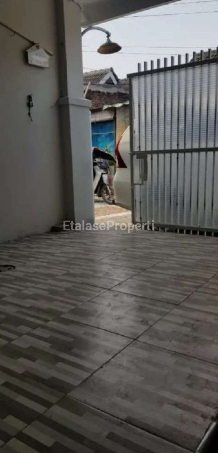 Foto properti Berani Nego !! Rumah Minimalis Di Griya Amerta Regency Rungkut 2