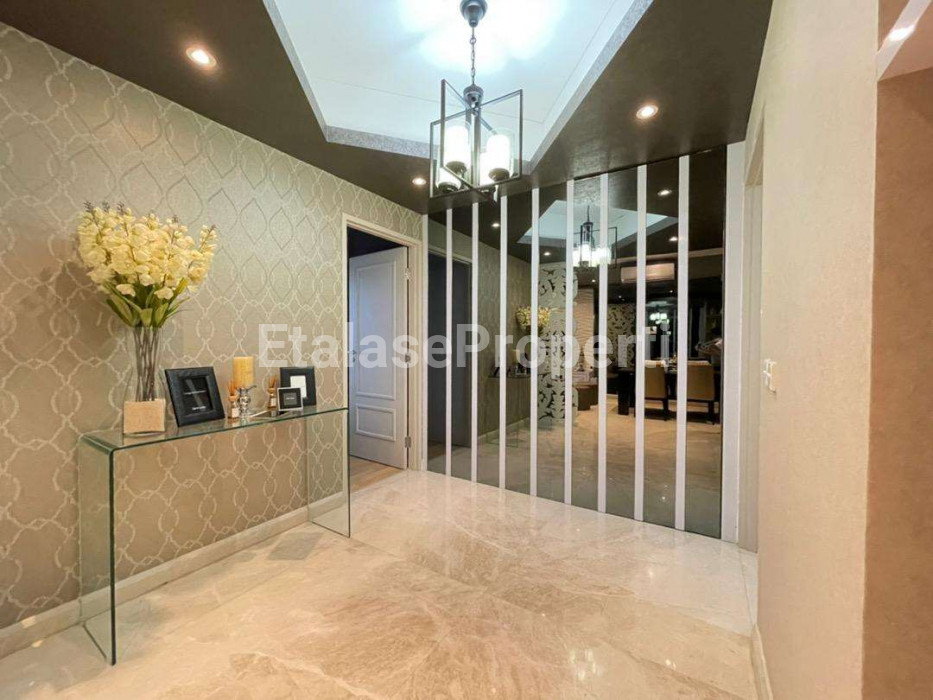 Foto properti UNIT SUPER BAGUS JARANG DIPAKAI ! Disewakan Apartemen The Peak Tunjungan Plaza FULL FURNISH MEWAH 6