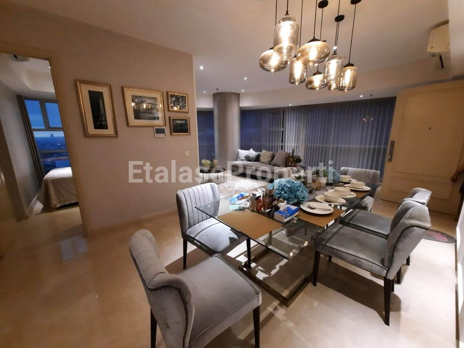 Foto properti View Pojok, Dengan Luxurious Furniture Kelas Atas Apartemen One Icon Residence 3 Bedroom 3
