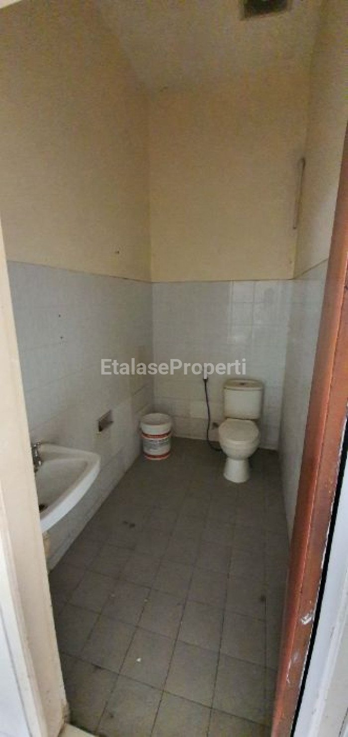 Foto properti Dijual Rumah Bekas Home Industri, Harga Hitung Tanah Saja 3