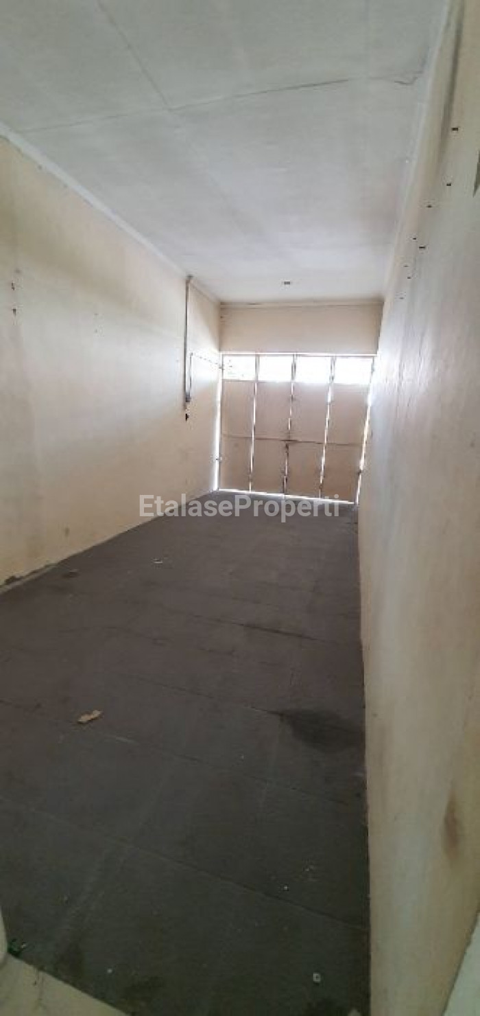 Foto properti Dijual Rumah Bekas Home Industri, Harga Hitung Tanah Saja 9