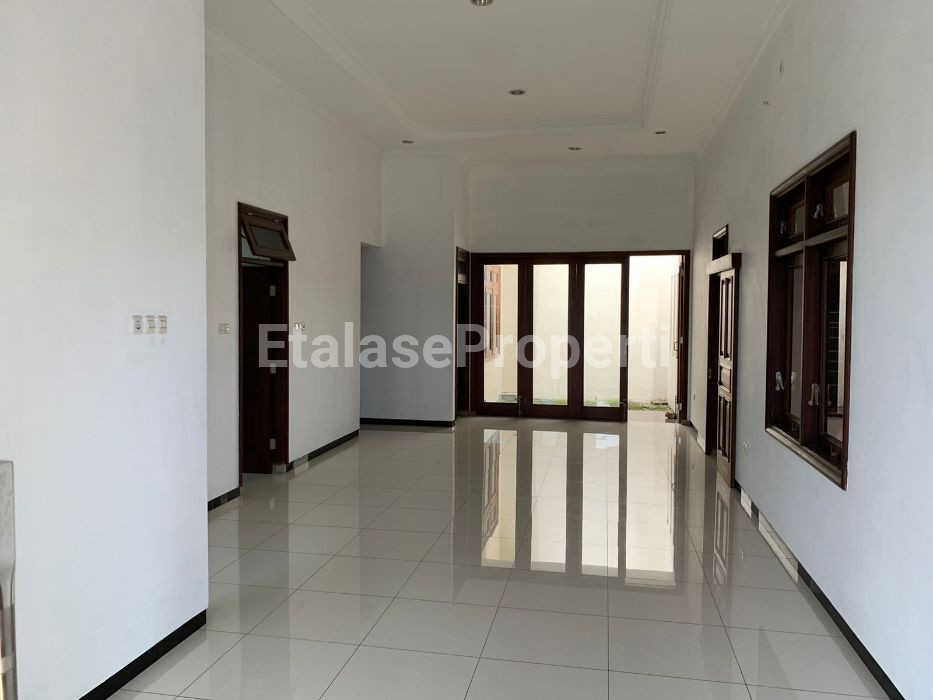 Foto properti Jual Cepat Rumah Manyar Kartika Timur 5