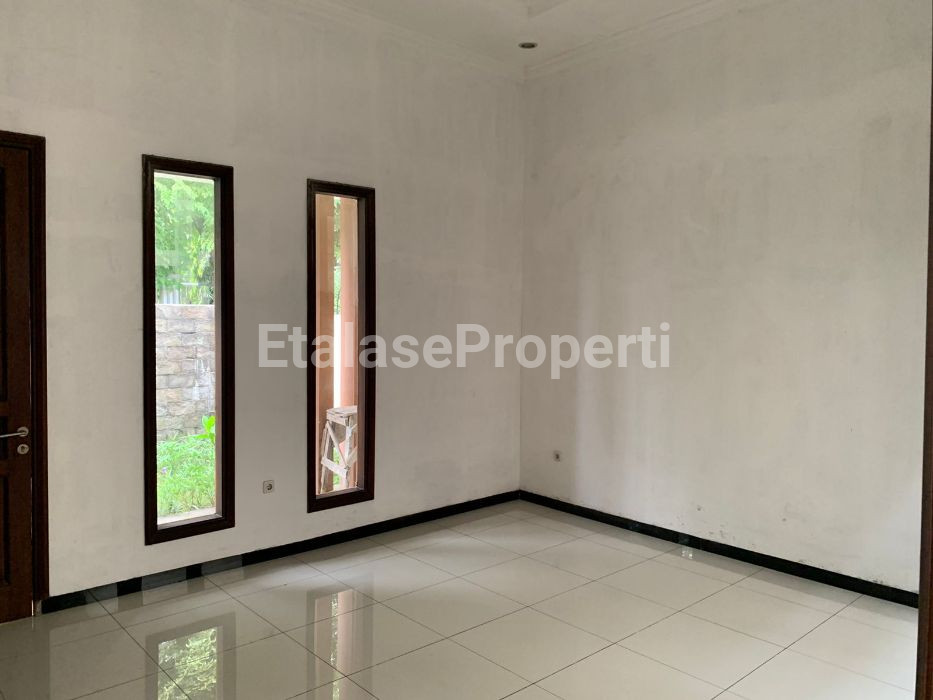 Foto properti Jual Cepat Rumah Manyar Kartika Timur 8