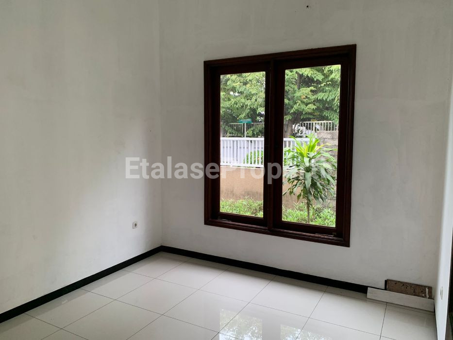 Foto properti Jual Cepat Rumah Manyar Kartika Timur 9