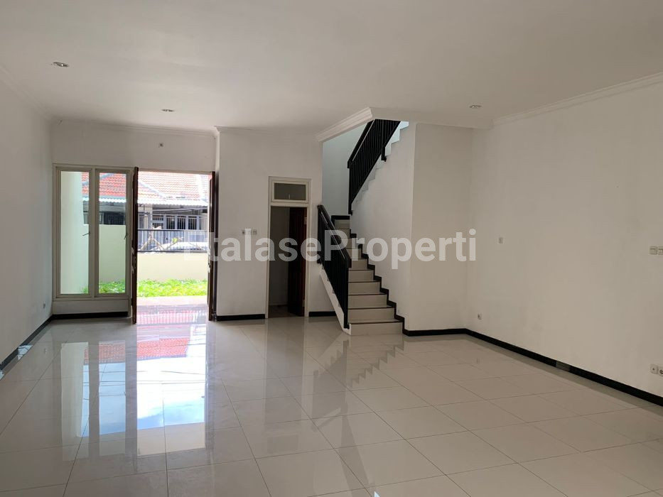 Foto properti TURUN HARGA! Jual Cepat Rumah Manyar Kartika 5