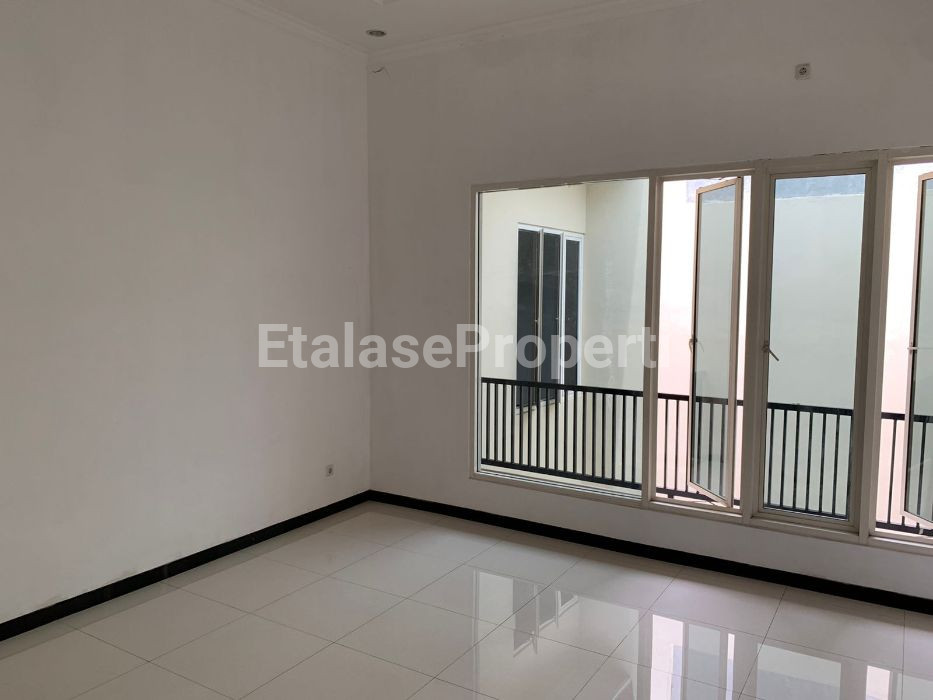 Foto properti TURUN HARGA! Jual Cepat Rumah Manyar Kartika 8