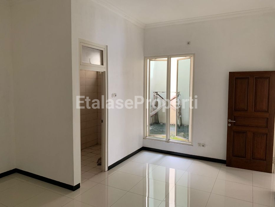 Foto properti TURUN HARGA! Jual Cepat Rumah Manyar Kartika 9