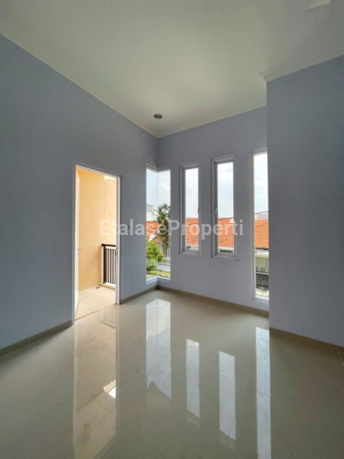 Foto properti Dijual Rumah 2 Lantai Baru Rungkut Penjaringan Asri Surabaya 8