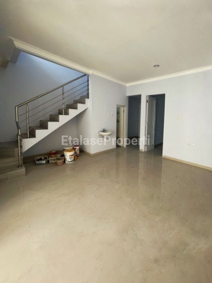 Foto properti Dijual Rumah 2 Lantai Baru Rungkut Penjaringan Asri Surabaya 9