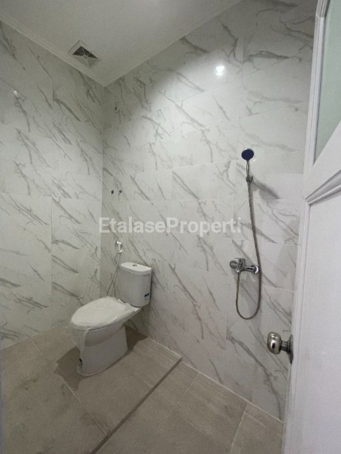 Foto properti Dijual Rumah 2 Lantai Baru Rungkut Penjaringan Asri Surabaya 4