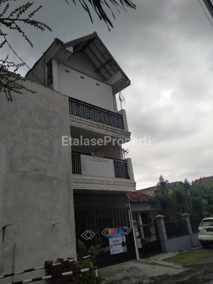 Foto properti Dijual Rumah Kos SHM 3 Lantai Di Semolowaru Surabaya Dekat MERR & Kampus 2
