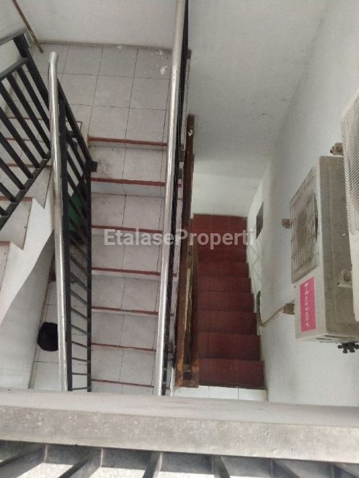 Foto properti Dijual Rumah Kos SHM 3 Lantai Di Semolowaru Surabaya Dekat MERR & Kampus 8