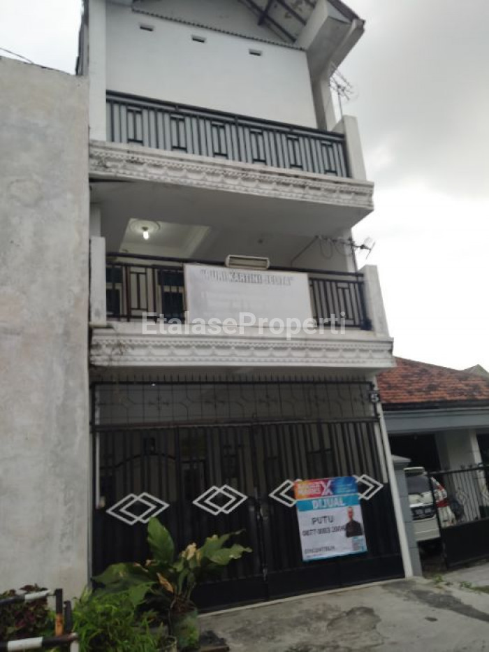 Foto properti Dijual Rumah Kos SHM 3 Lantai Di Semolowaru Surabaya Dekat MERR & Kampus 1